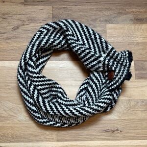 Black and White Knit Infinity Scarf Women’s OS